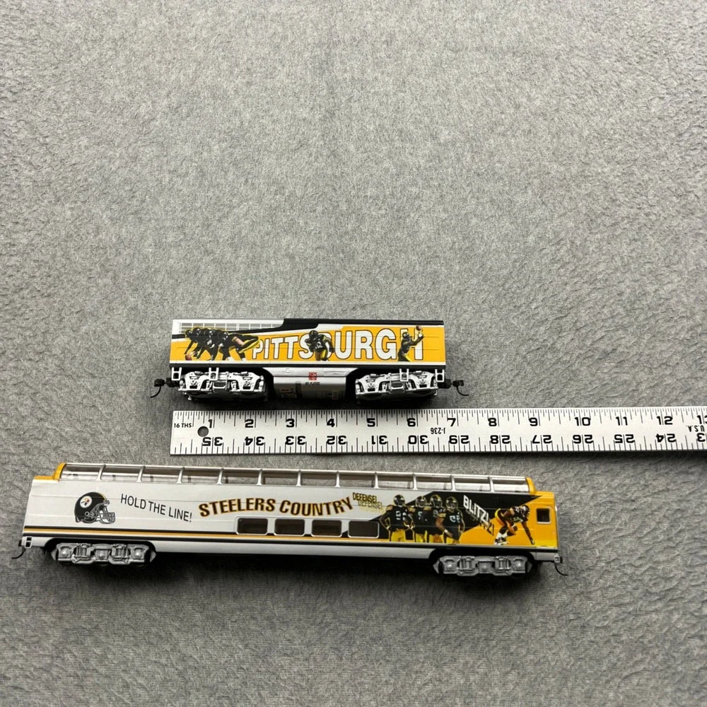 Bachmann Pittsburgh Steelers Model Train Cars HO Scale Silver Yellow NFL 2pc Set
